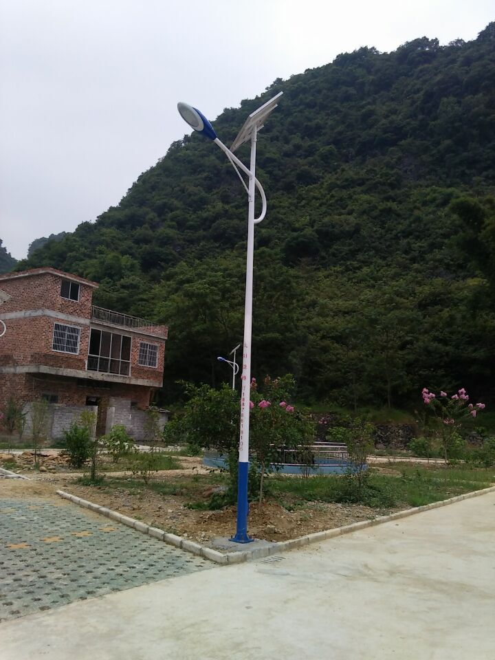 广西南宁上林县太阳能路灯案例3